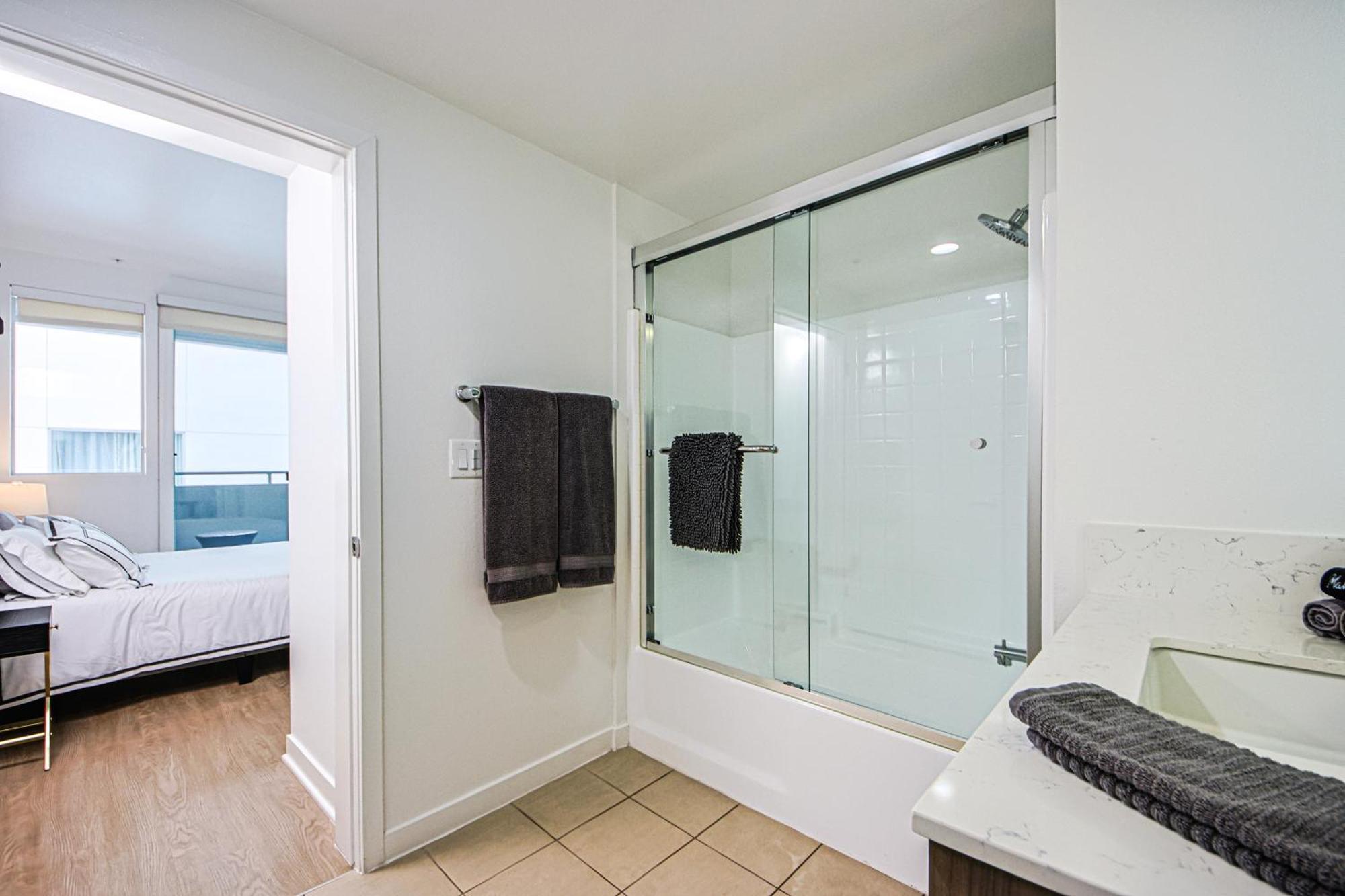 The Carlton- Modern-Luxury 2 Master Suites In Hrt Of Sm Steps To Ocean Ave Los Angeles Exterior foto